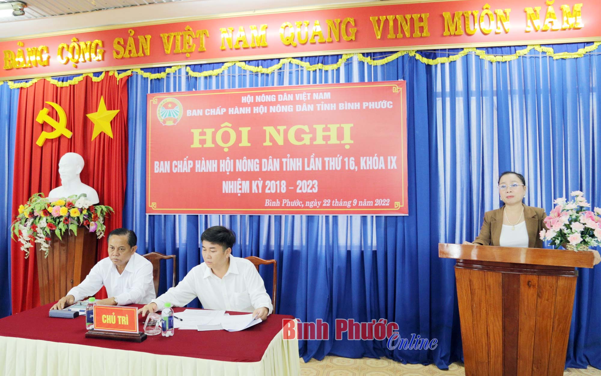 Ủy viên Ban Thường vụ, Trưởng ban Dân vận Tỉnh ủy, Chủ tịch UBMTTQVN tỉnh Lê Thị Xuân Trang phát biểu tại hội nghị