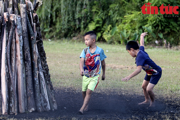 Ch&uacute; th&iacute;ch ảnh