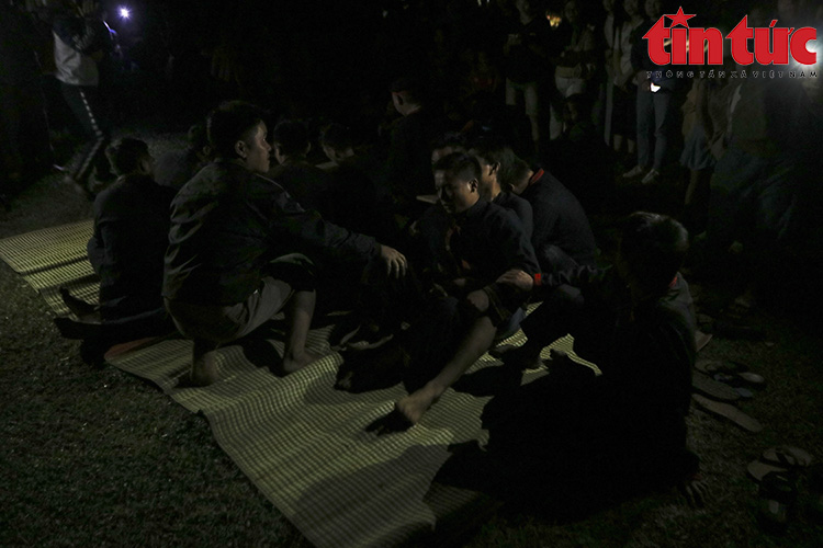 Ch&uacute; th&iacute;ch ảnh