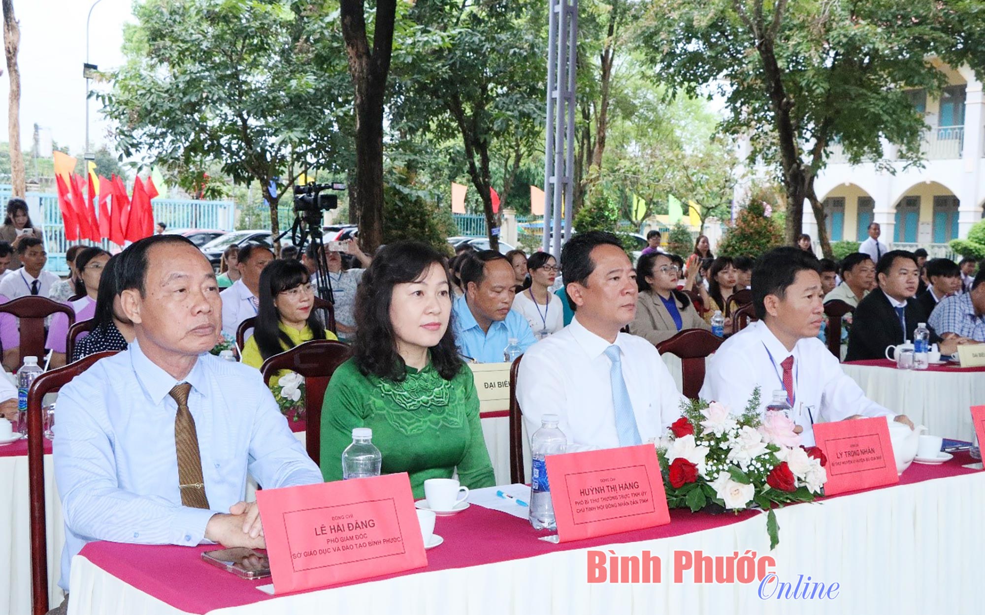 Phó Bí thư Thường trực Tỉnh ủy Huỳnh Thị Hằng: ‘Các em cần siêng năng học tốt để xây dựng đất nước’