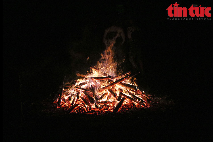 Ch&uacute; th&iacute;ch ảnh