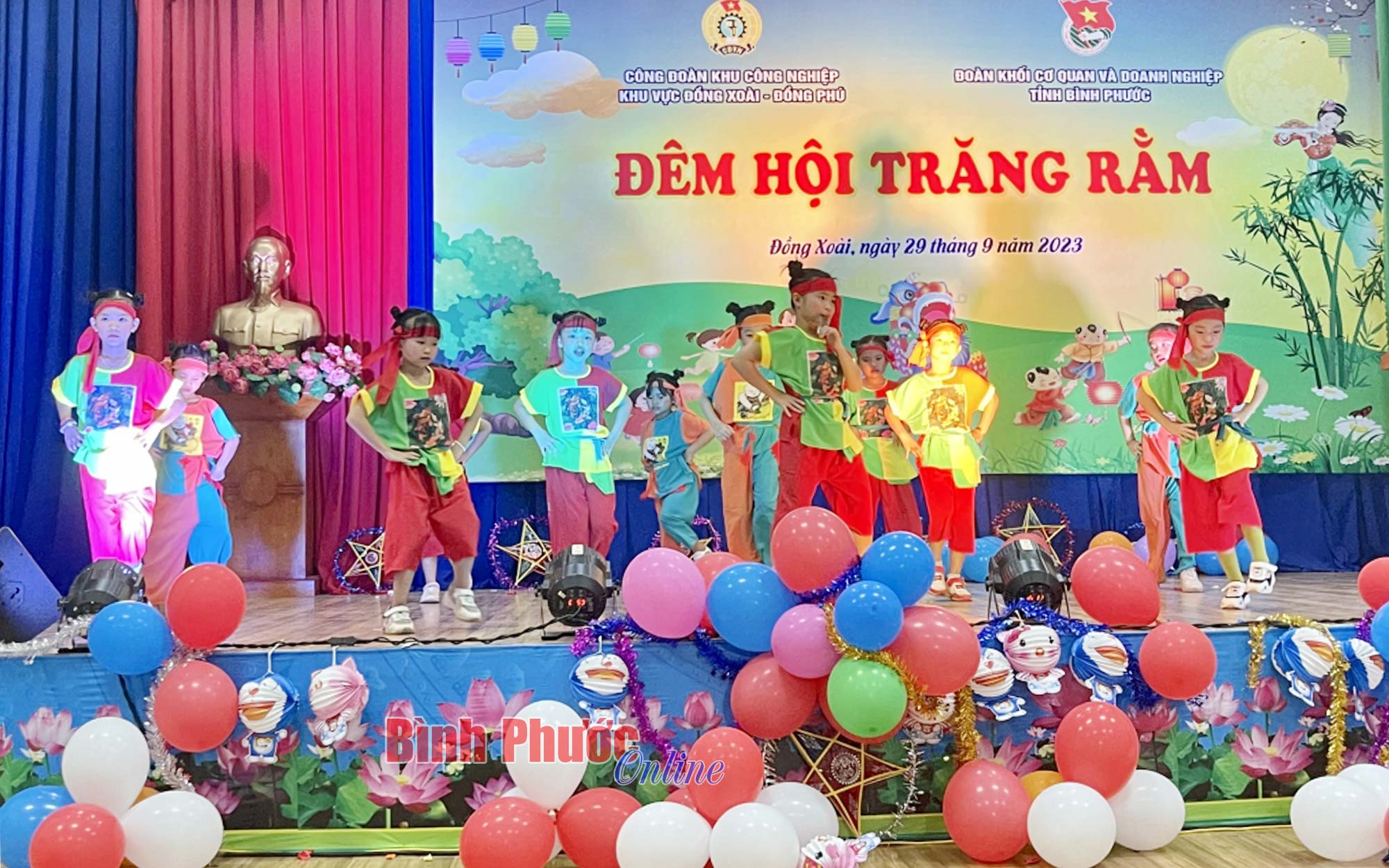 Trao tặng 250 phần quà tết Trung thu cho con công nhân lao động