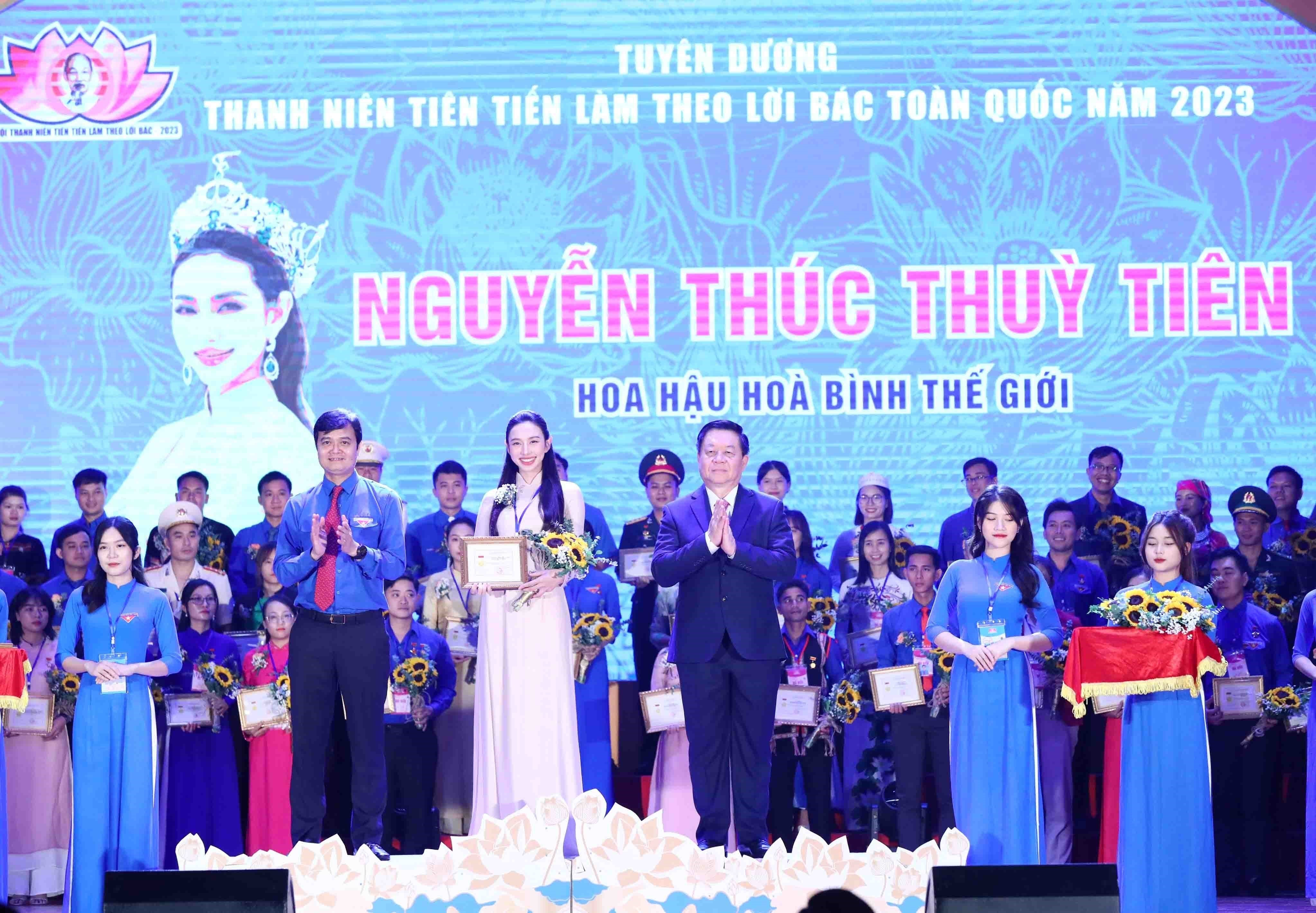 Tuyên dương 420 thanh niên tiêu biểu học tập và làm theo lời Bác hình ảnh 1 Tuyen duong 420 thanh nien tieu bieu hoc tap va lam theo loi Bac hinh anh 1