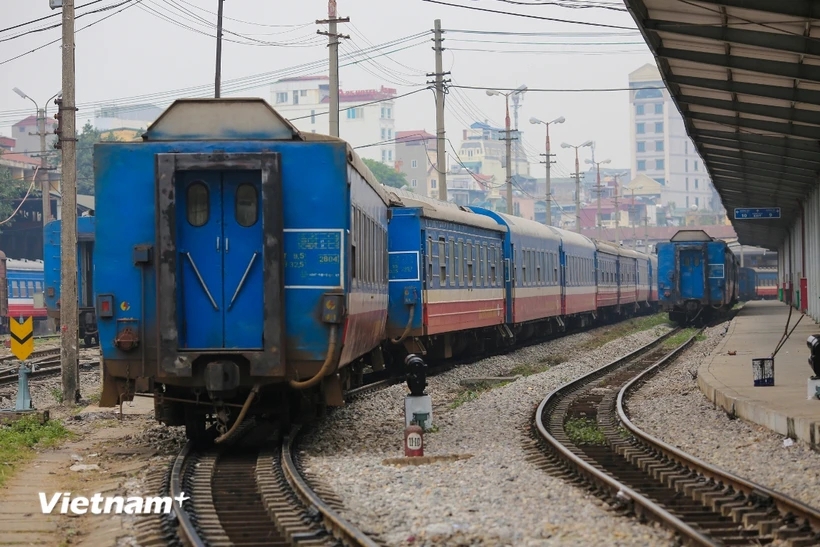 Đường sắt hủy hàng loạt chuyến tàu do ảnh hưởng của siêu bão số 3