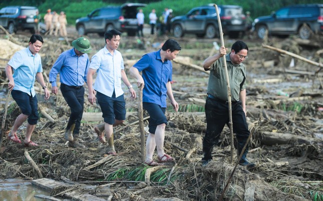 Thủ tướng bật khóc ở Làng Nủ