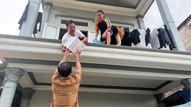 Ninh Bình: Hàng nghìn hộ dân ở huyện Nho Quan bị ngập sâu trong nước ảnh 4