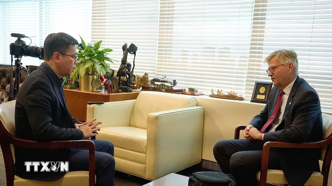 Phó Tổng Thư ký LHQ phụ trách hoạt động gìn giữ hòa bình Jean-Pierre Lacroix trả lời phỏng vấn của phóng viên TTXVN tại New York. (Ảnh: Quang Huy/TTXVN) TTXVN_2709 LHQ Viet Nam gin giu hoa binh 2.jpg