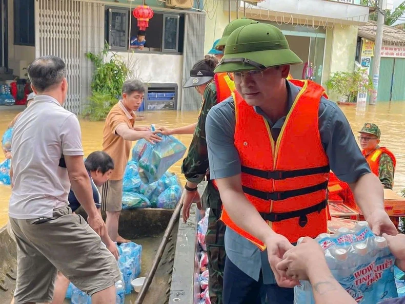 Ninh Bình: Hàng nghìn hộ dân ở huyện Nho Quan bị ngập sâu trong nước ảnh 1