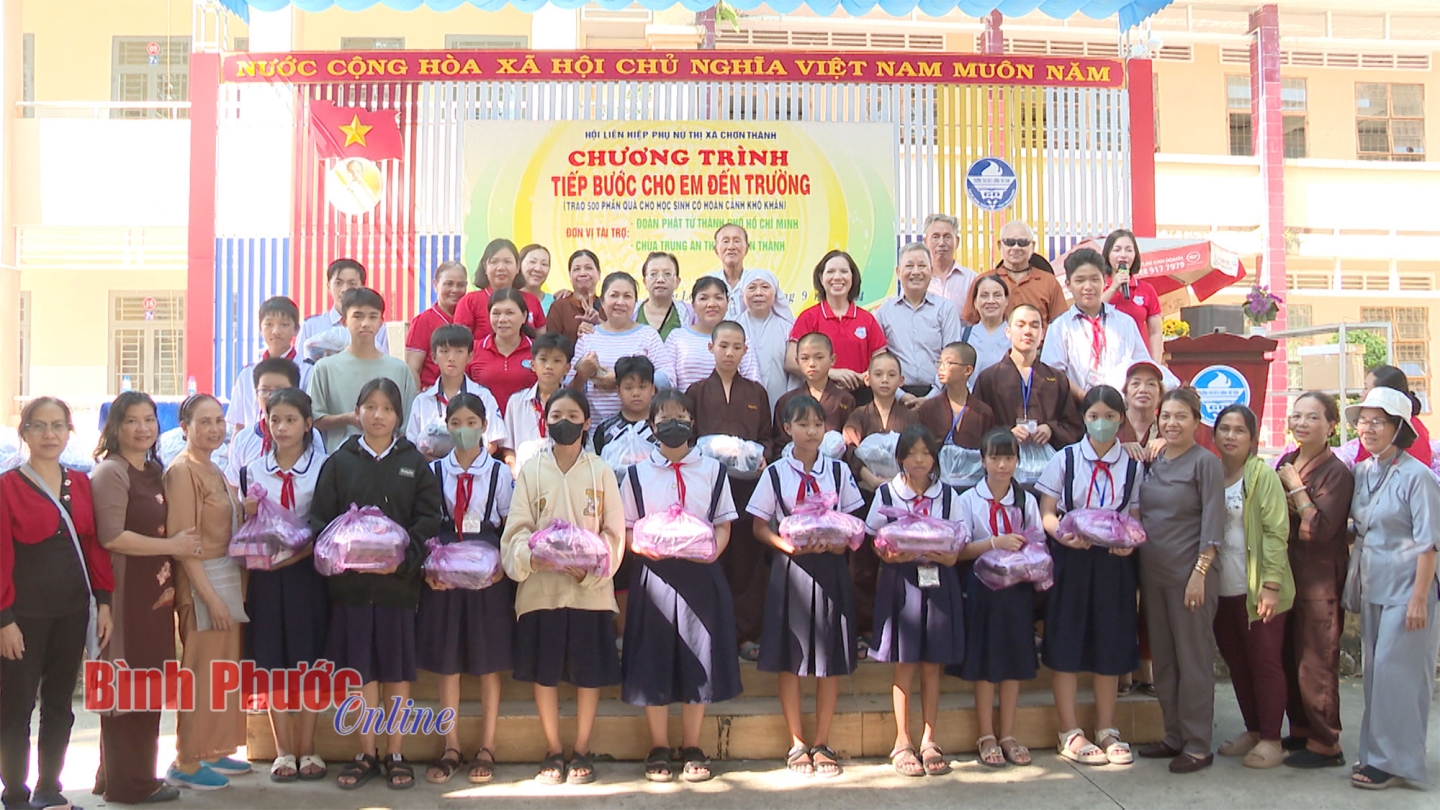 Chơn Thành: Tiếp bước cho em đến trường