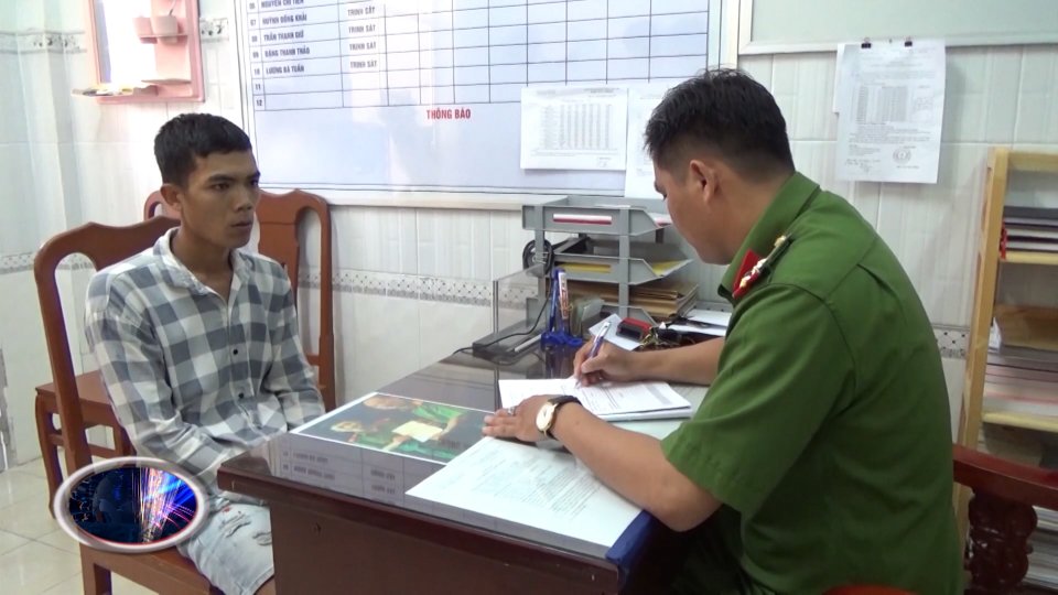 Bản tin 100 độ: 2 tên cướp bị tóm khi lên chùa "giải hạn"