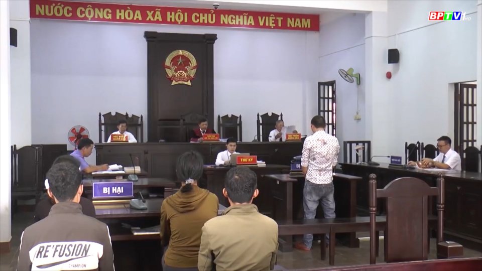 Bản tin 100 độ ngày 26-11: Kẻ lừa tiền gia đình nạn nhân Rào Trăng 3 lãnh án