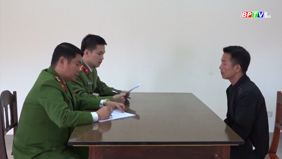 Bản tin 100 độ ngày 28-11: Khởi tố đối tượng chiếm đoạt tiền cứu trợ lũ lụt