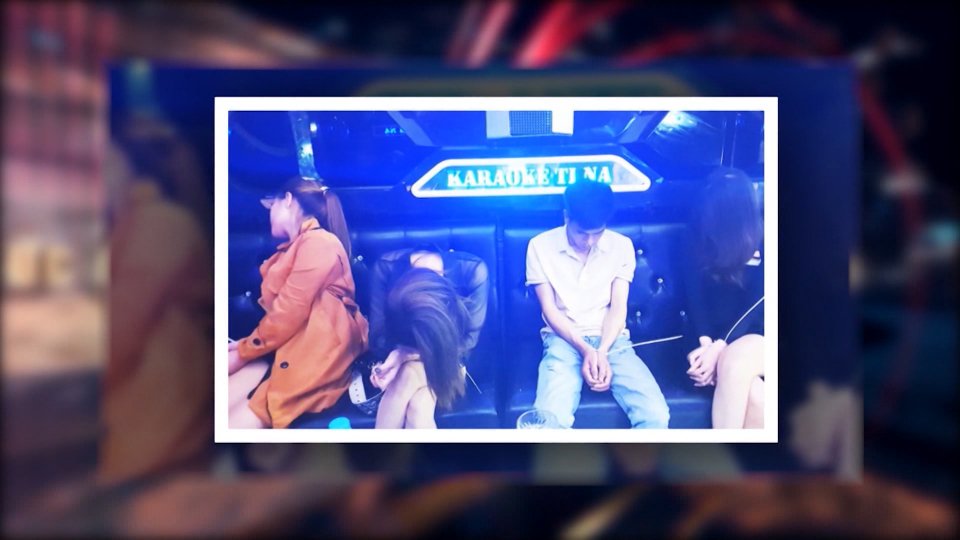 Bản tin 100 độ ngày 31-12: Bắt quả tang 24 dân chơi ‘bay lắc’ điên cuồng tại quán karaoke