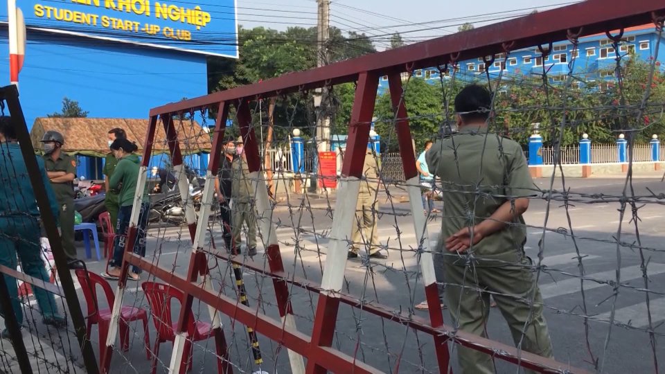 Bản tin 100 độ: Phong tỏa khu vực Đại học Thủ Dầu Một