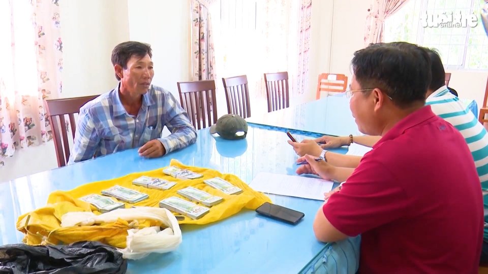 Bản tin 100 độ: Vác bao tiền hơn 86.000 USD sang Campuchia, nhận thù lao 200.000 đồng