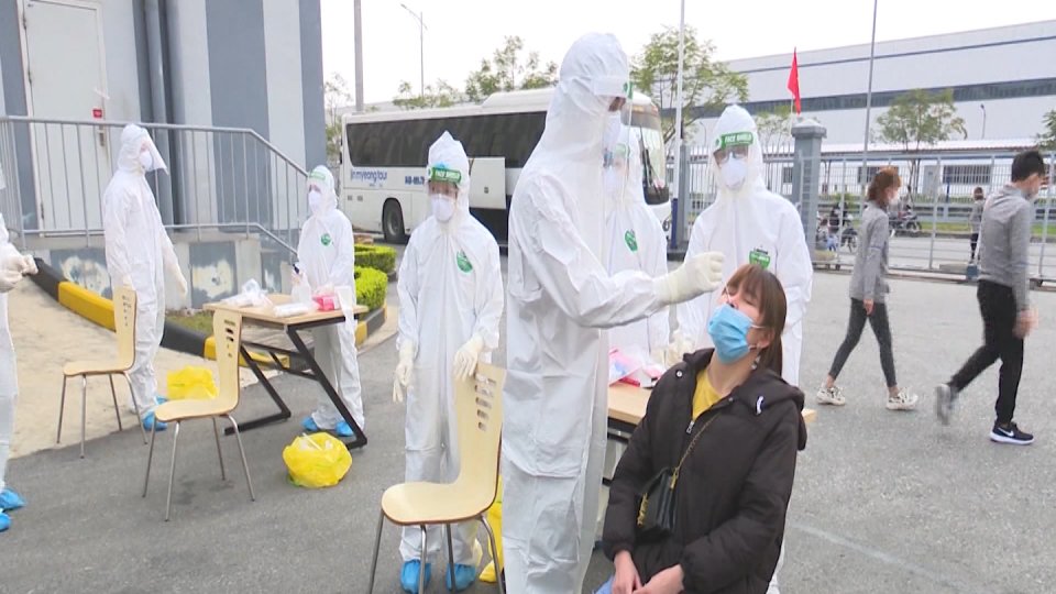 Bản tin Covid-19 ngày 16-2:  Khẩn trương lấy mẫu xét nghiệm người về từ huyện Cẩm Giàng, tỉnh Hải Dương