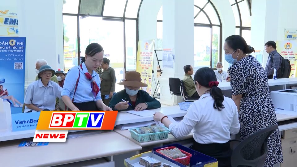 BPTV NEWS 10-4-2023: Binh Phuoc Post introduces non-cash social security payments