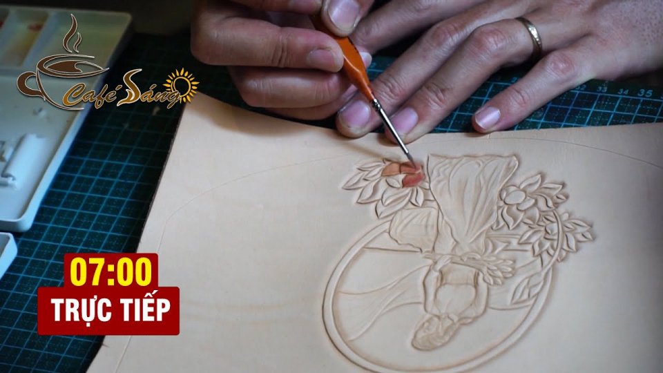 CÀ PHÊ SÁNG 11-3-2021: Điêu khắc trên da - Sự thăng hoa từ đôi bàn tay