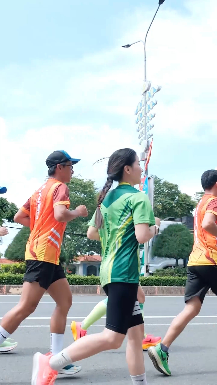 C&aacute;c "chiến binh xanh" cần khởi động thế n&agrave;o cho đ&uacute;ng c&aacute;ch trước khi bước v&agrave;o race #shorts