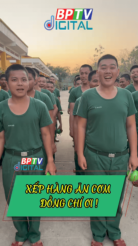 Cuộc sống quân ngũ: Cùng ăn cơm với tân binh nào cả nhà ơi  #shorts