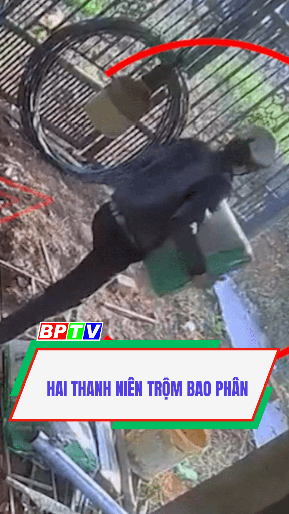 Hai thanh ni&ecirc;n trộm bao ph&acirc;n #shorts