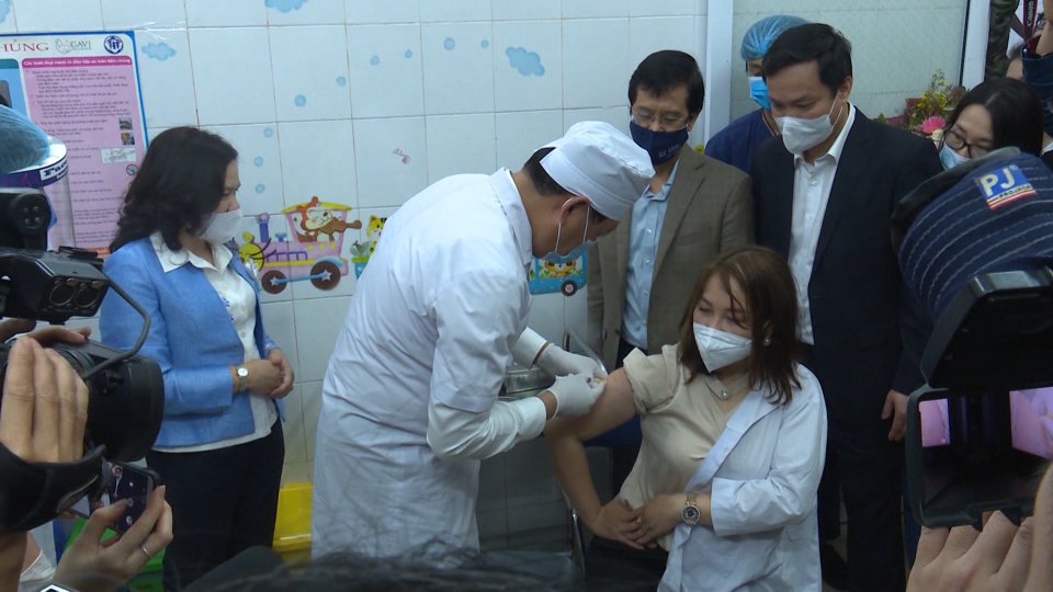 Không để xảy ra tiêu cực khi tiêm vaccine COVID-19