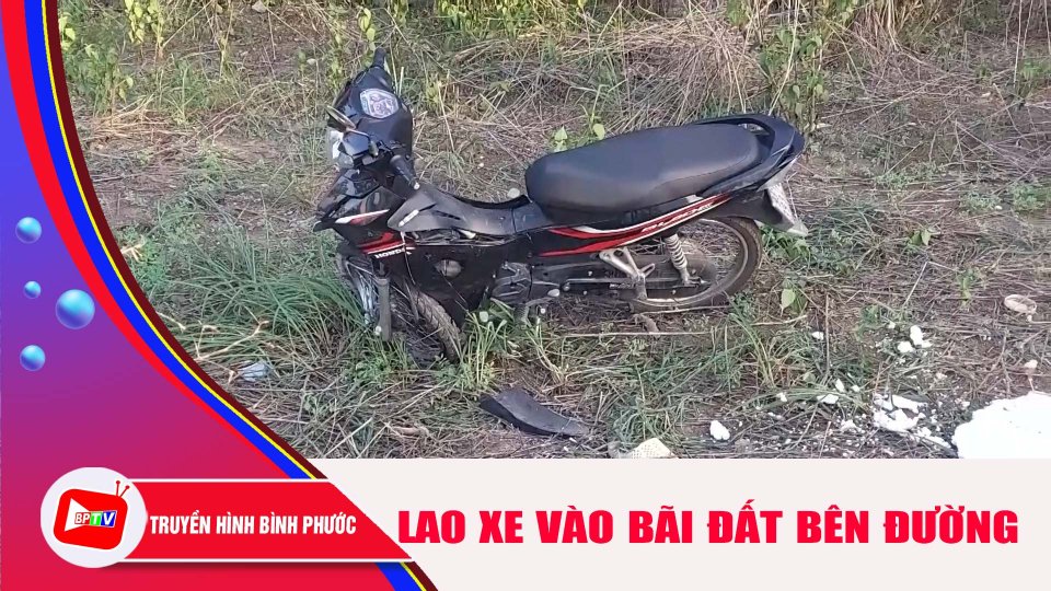 Lao xe vào bãi đất bên đường, 2 thanh niên bị thương |BPTV