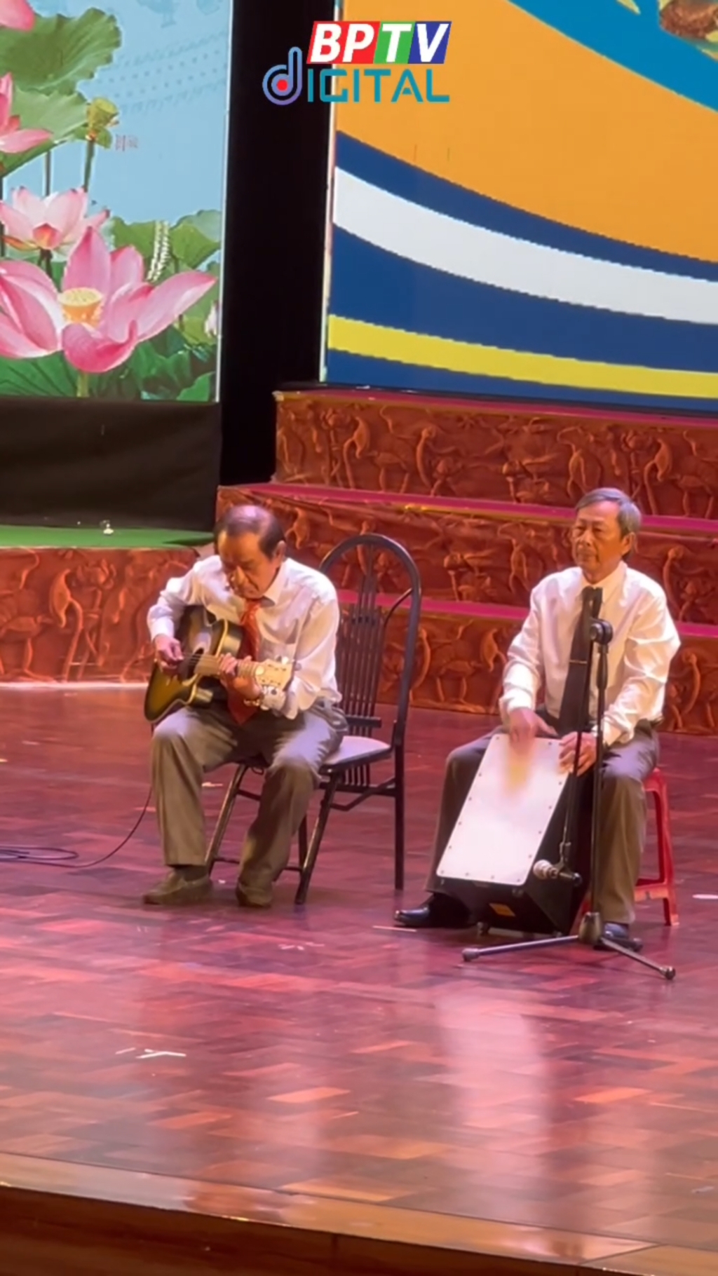 Người cao tuổi cất cao tiếng h&aacute;t để th&ecirc;m y&ecirc;u đời  #shorts