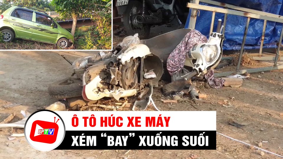 Ô tô húc xe máy, xém “bay” xuống suối