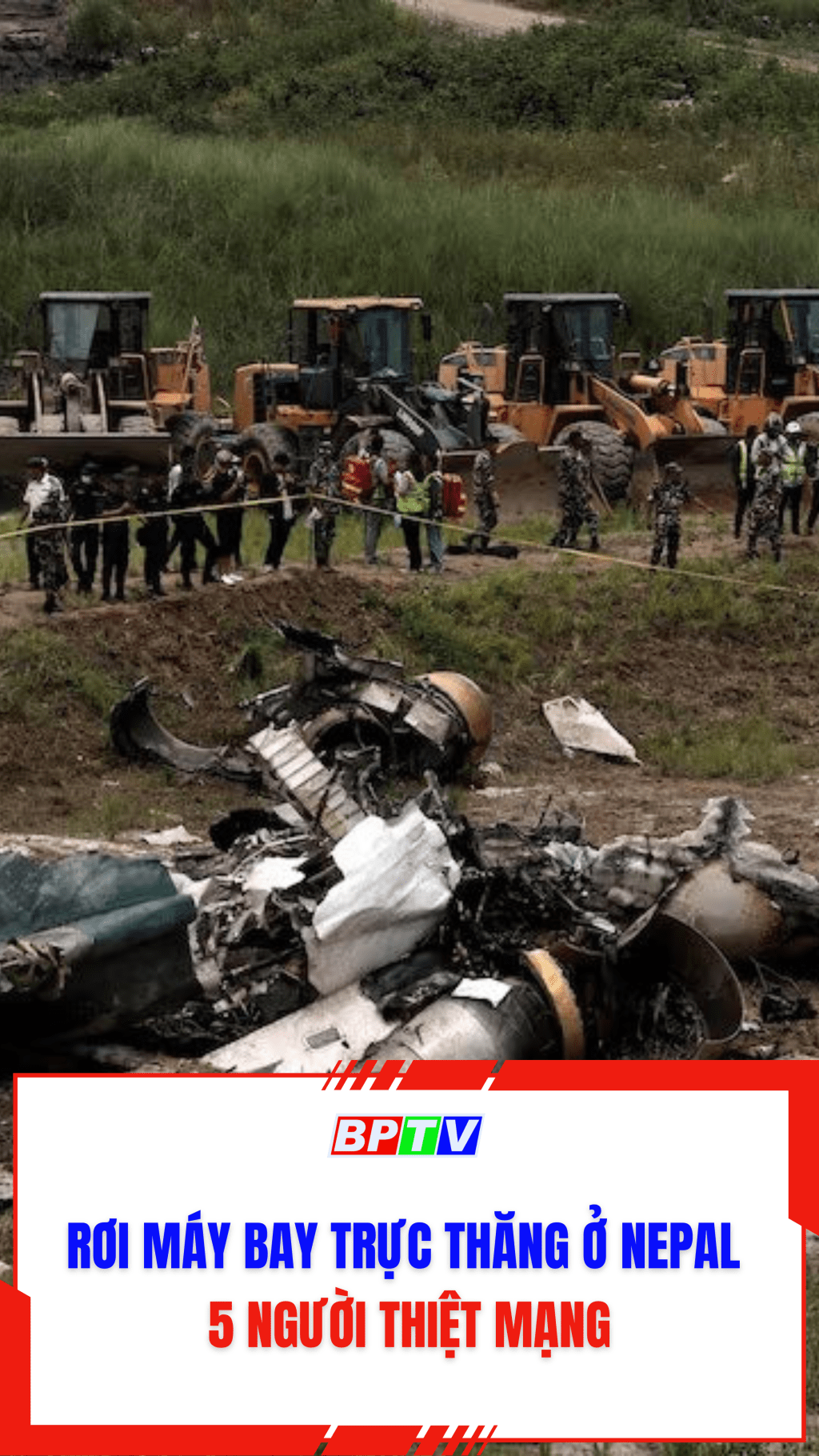 Rơi m&aacute;y bay trực thăng ở Nepal, 5 người thiệt mạng #shorts  