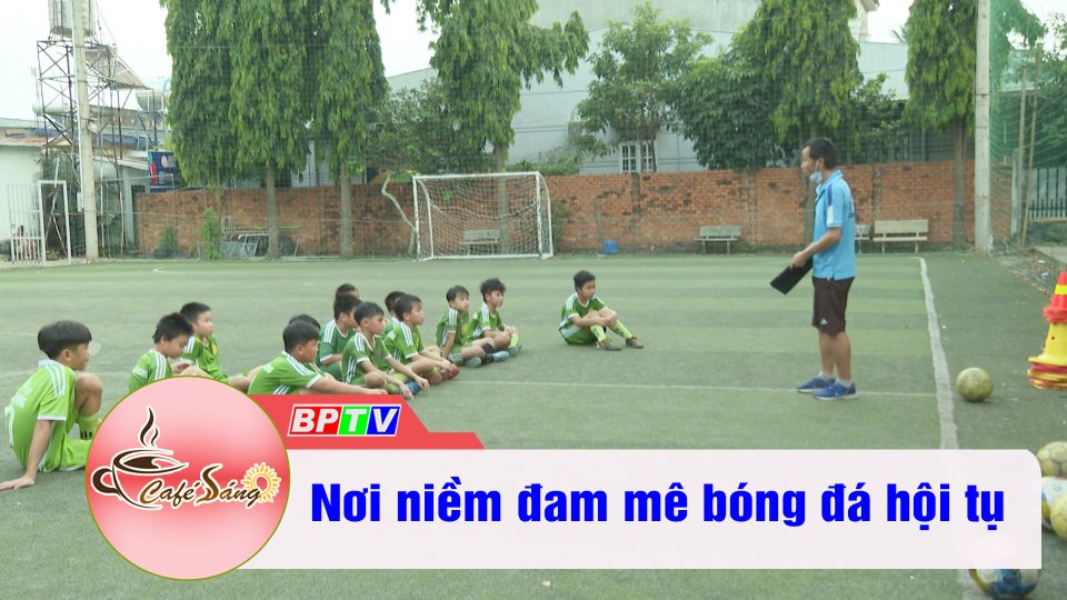 Thắp lửa niềm đam mê bóng đá cho thiếu nhi | Cà phê sáng 21-3-2022 | BPTV