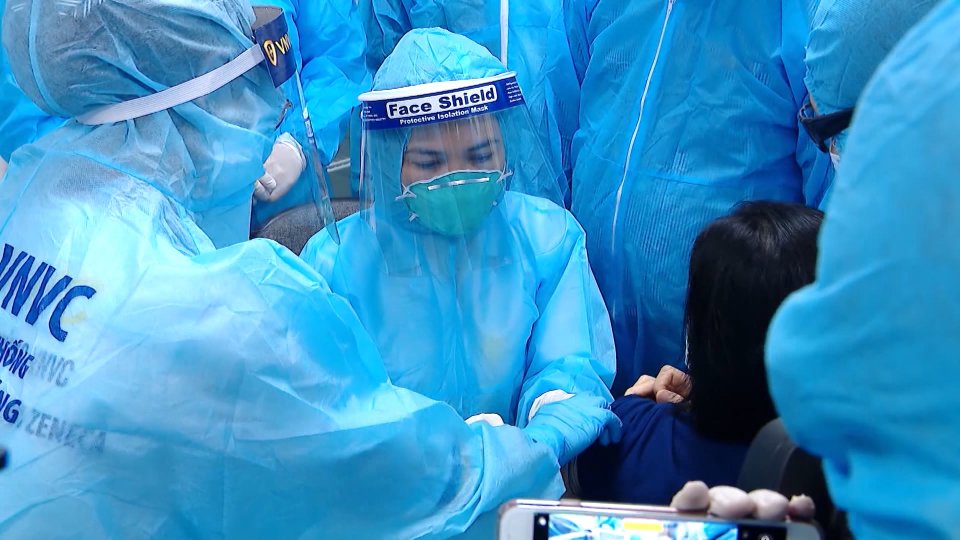 Việt Nam từng bước chuẩn bị cho “hộ chiếu vaccine” 