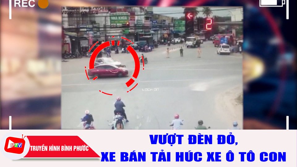 Vượt đèn đỏ, xe bán tải gây tai nạn |BPTV