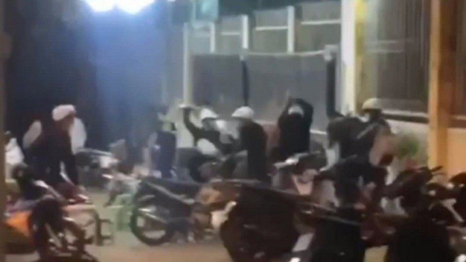 Xác minh nhóm học sinh hỗn chiến trong đêm
