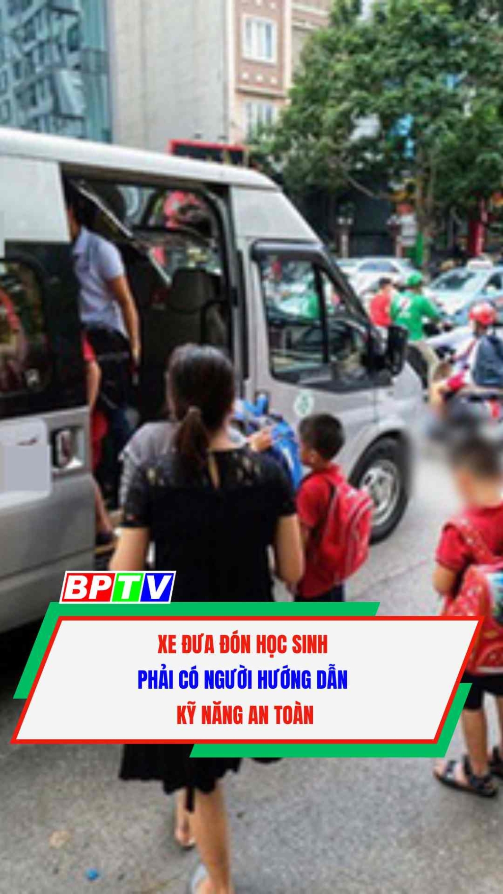 Xe đưa đ&oacute;n học sinh phải c&oacute; người hướng dẫn kỹ năng an to&agrave;n #shorts