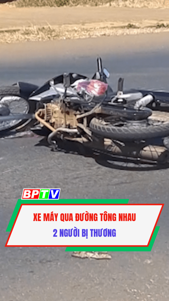 Xe m&aacute;y qua đường t&ocirc;ng nhau, 2 người bị thương #shorts