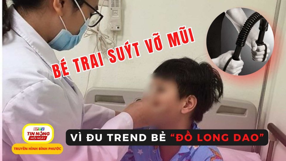 Xem bạn bẻ “Đồ long đao” 30kg, bé trai 10 tuổi suýt vỡ mũi
